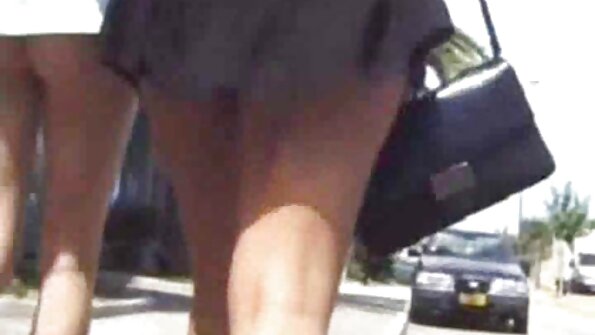 Talia Shepard sex porno lezbejke skida gornji dio uz neke zahrđale grede - HD