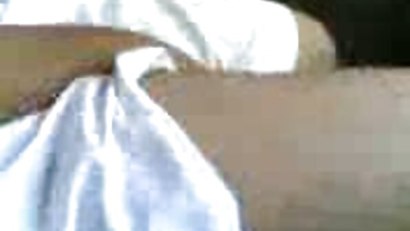 Mellisa Clarke skida se s tinejdzerke lezbejke bijelog topa